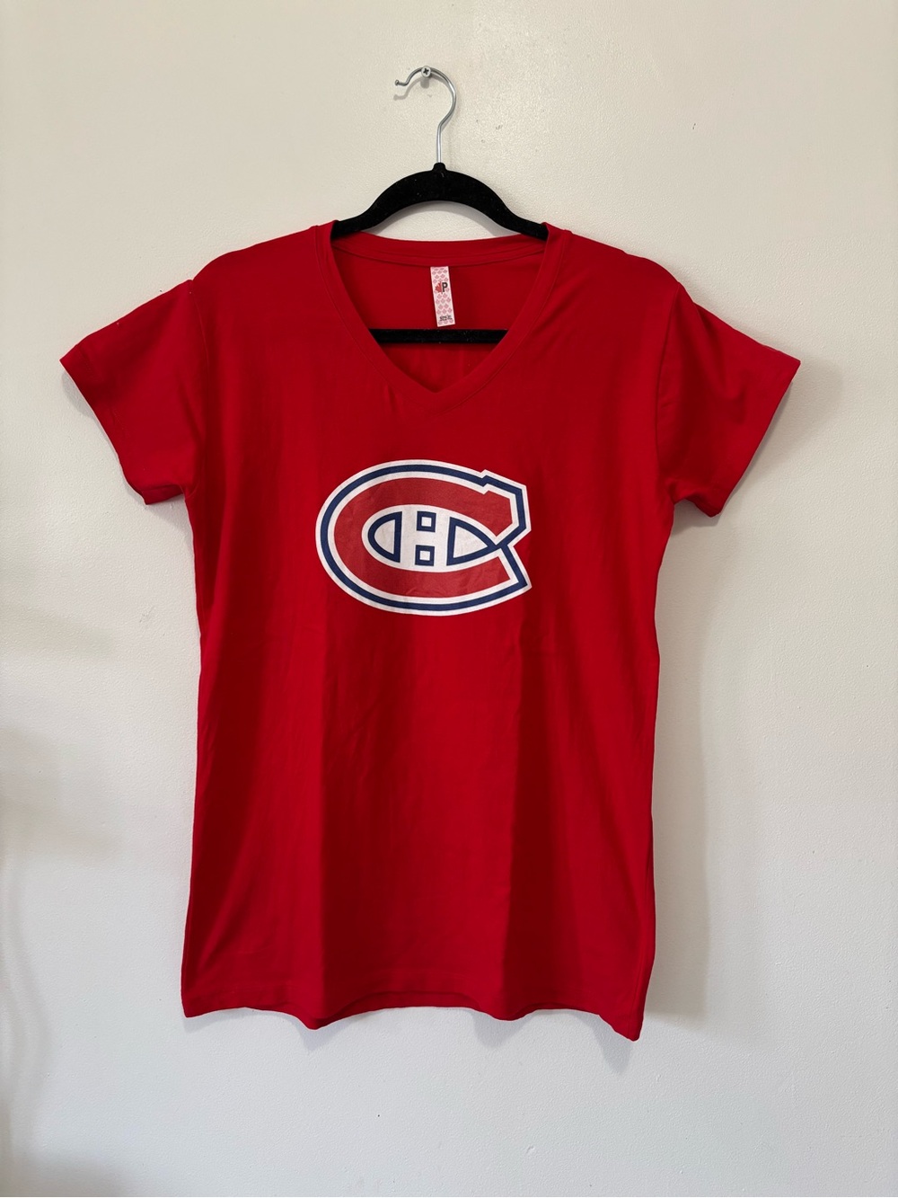 🏒 Montreal Canadiens #14 Suzuki Women’s Red Graphic Hockey Tee with Team Logo